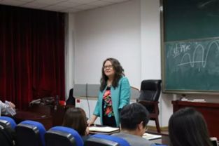 融通·創(chuàng)新·發(fā)展——文化藝術(shù)管理學(xué)院2017年系列學(xué)術(shù)交流活動(dòng)總結(jié)與展望